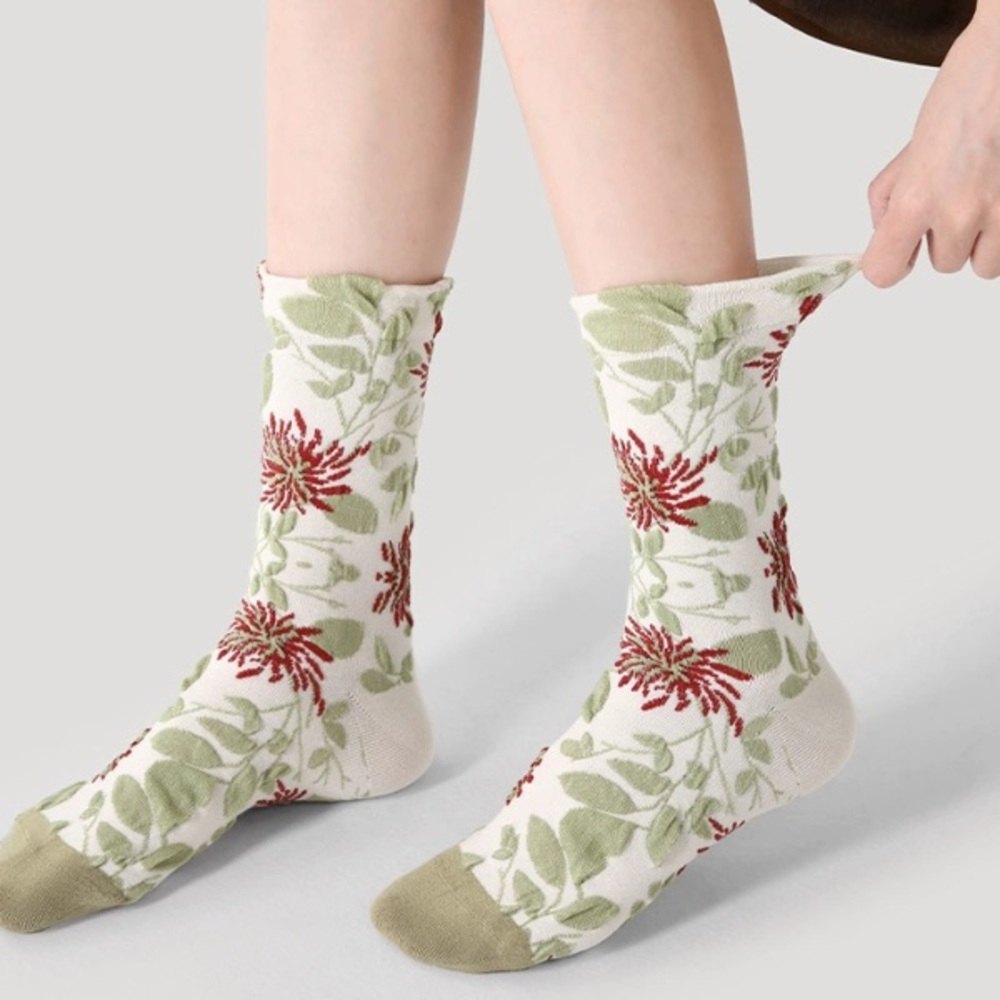 1 pair - Floral Crew Socks in White, Green & Red